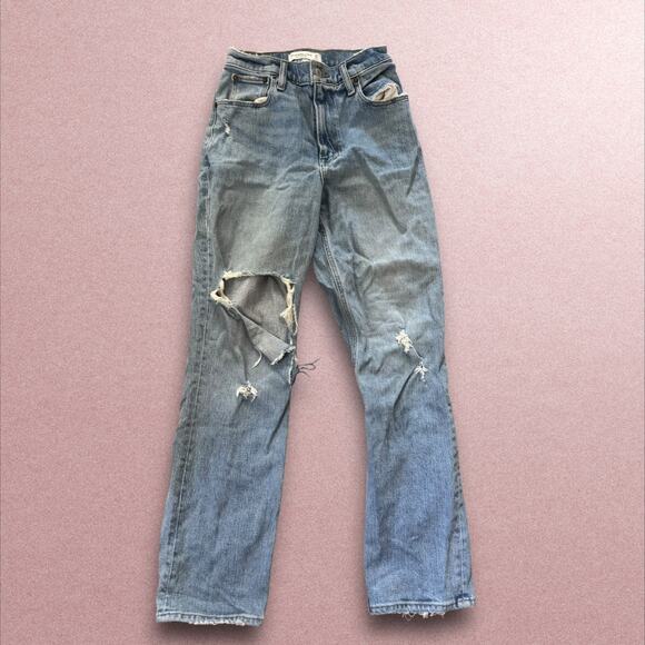 Abercrombie & Fitch Ripped 90s Straight Ultra High Rise Jean Short Inseam - Picture 1 of 4
